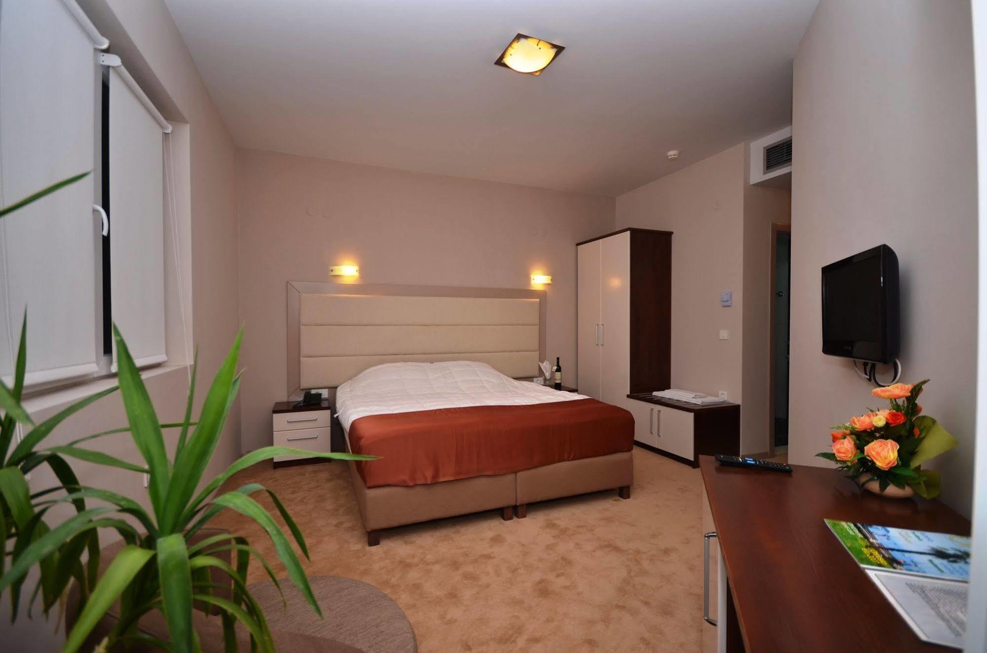 Hotel Lebed Ohrid Ngoại thất bức ảnh